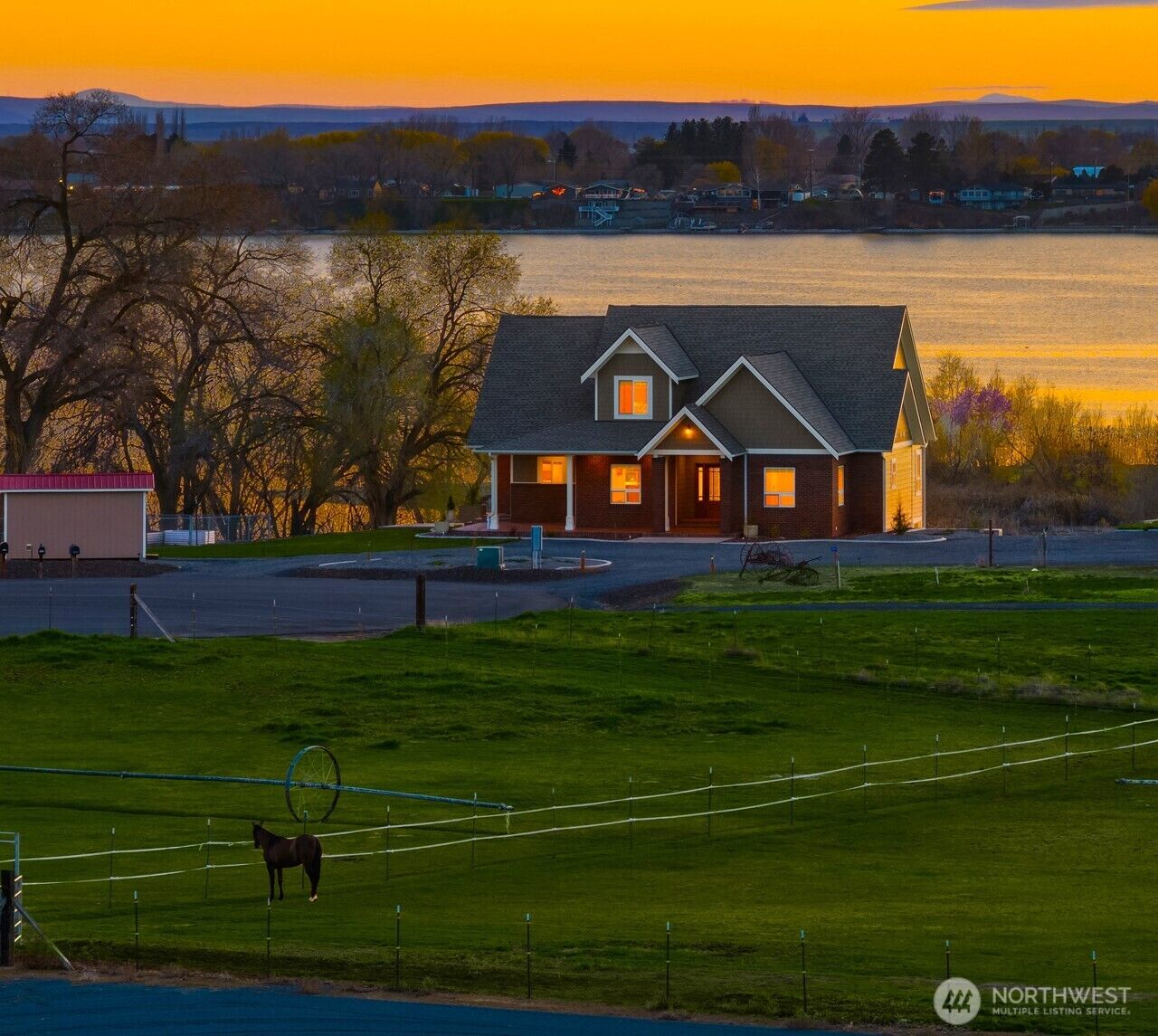 Property Photo:  