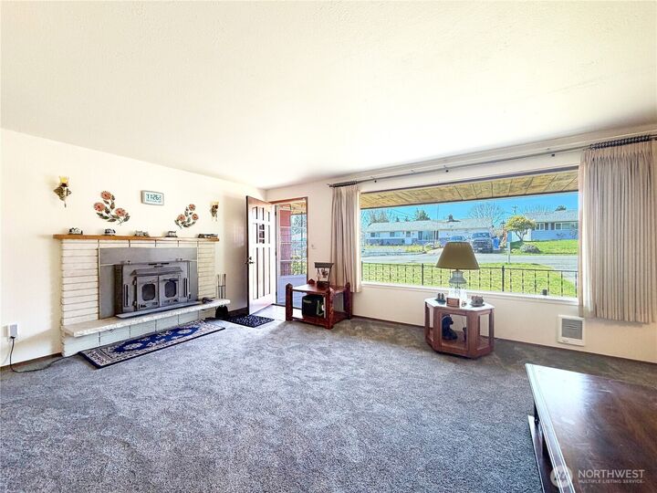 Property Photo:  8825  Corbin Drive  WA 98204 