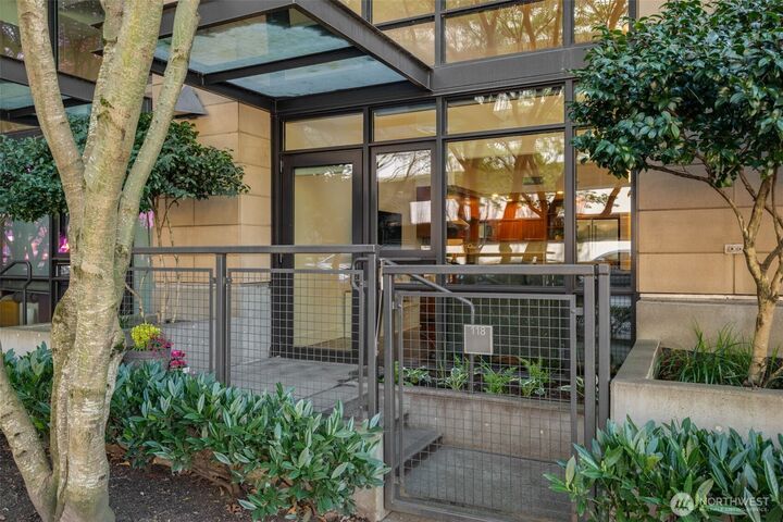 Property Photo: 2911 2nd Avenue 118 WA 98121