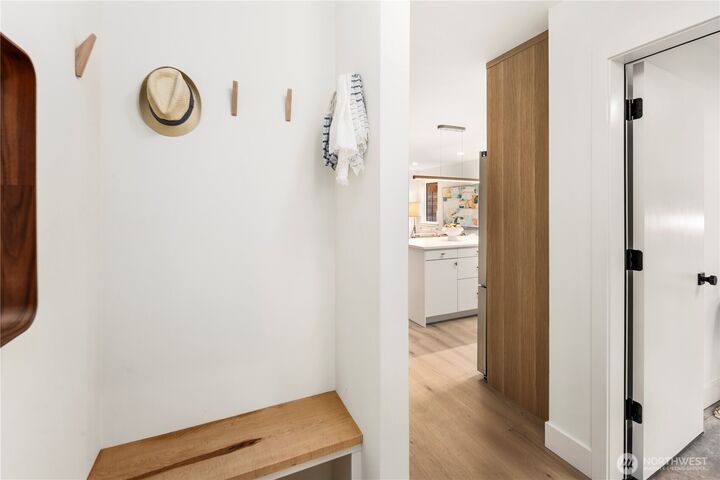 Property Photo:  524 NE 89th Street B  WA 98115 