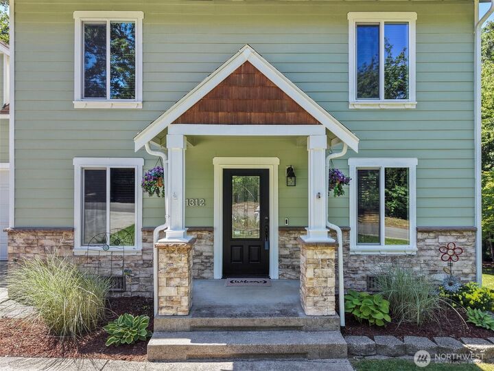 Property Photo:  1312  203rd Avenue E  WA 98391 