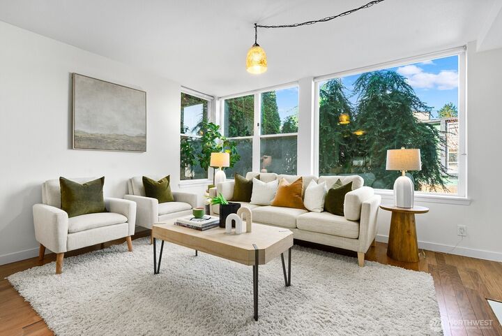 Property Photo:  5000  Fauntleroy Way SW 202  WA 98136 