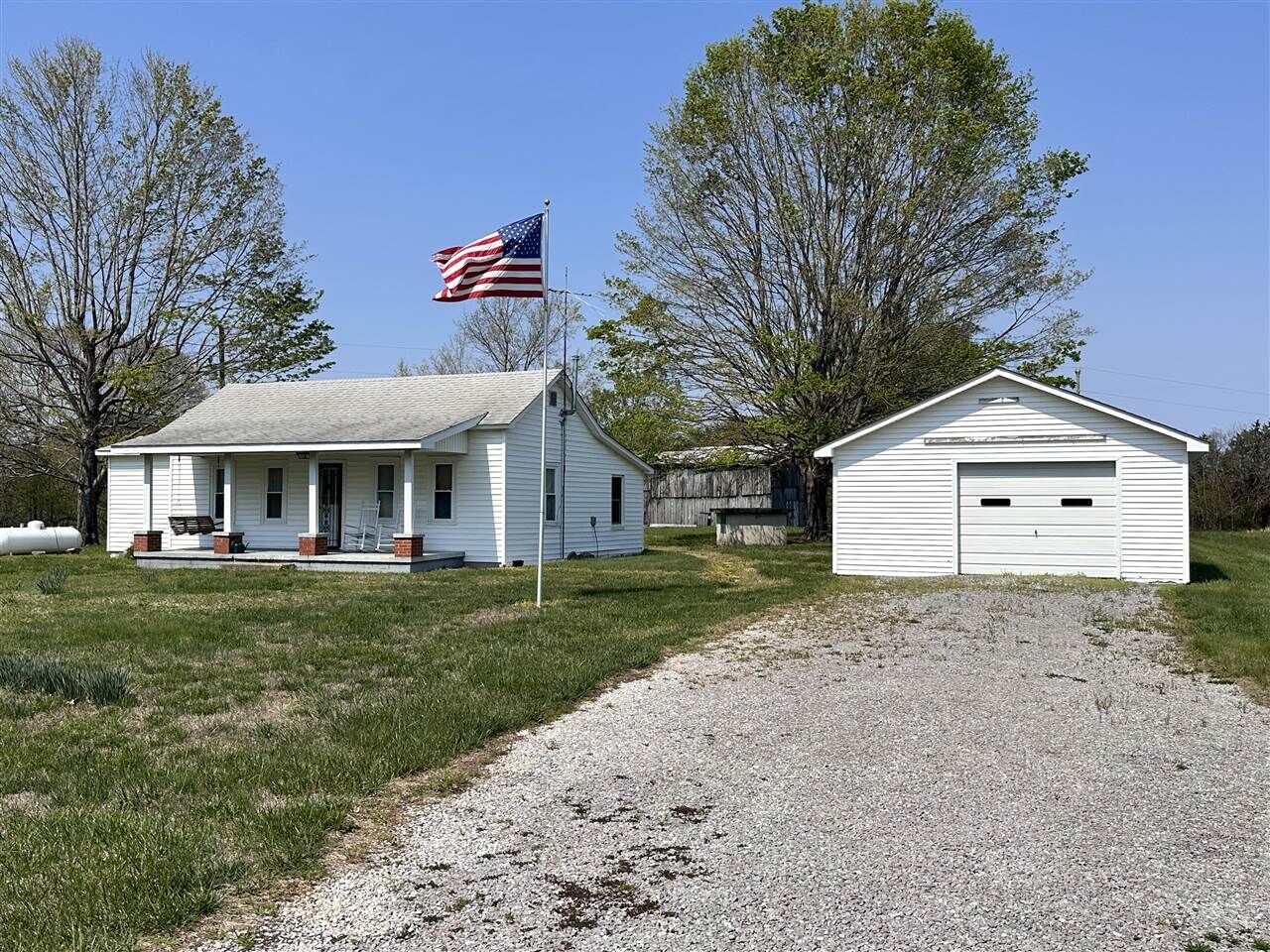Property Photo:  1474 Crow Road  KY 42141 