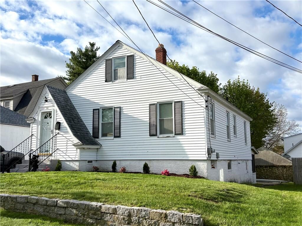 Property Photo:  190 Wardlaw Avenue  RI 02908 