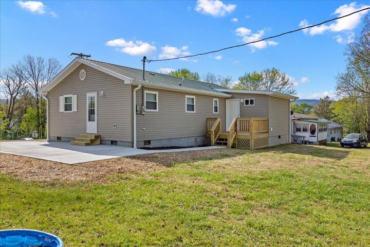 Property Photo:  400 N Iowa Avenue  TN 37331 