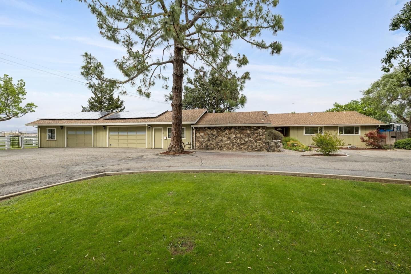 Property Photo:  645 Hale Avenue  CA 95037 