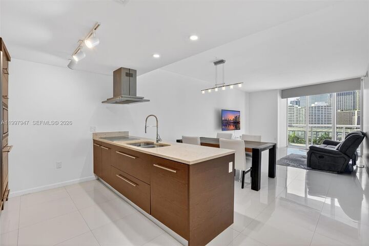 Property Photo:  495 Brickell Ave 1007  FL 33131 