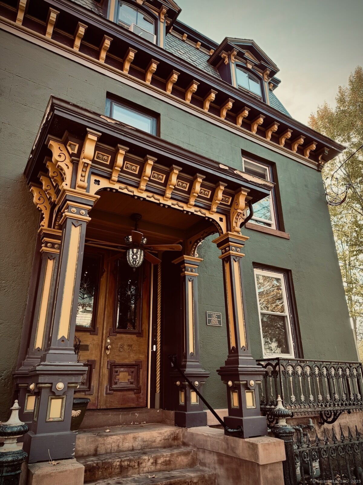 Property Photo:  37 East Pearl Street  CT 06513 