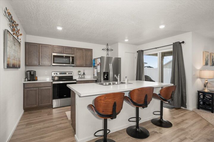 Property Photo:  1808 E Boskoop St  WA 99006 