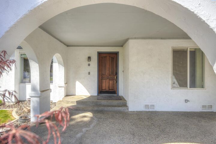 Property Photo:  308 Westridge Drive  WA 98930 