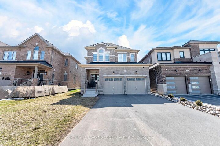 Photo de la propriété:  235 Ferragine Crescent  ON L3Z 4K1 