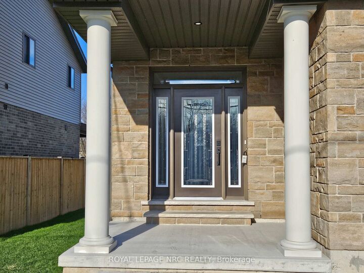 Property Photo:  4705 Lee Avenue  ON L2H 1M7 