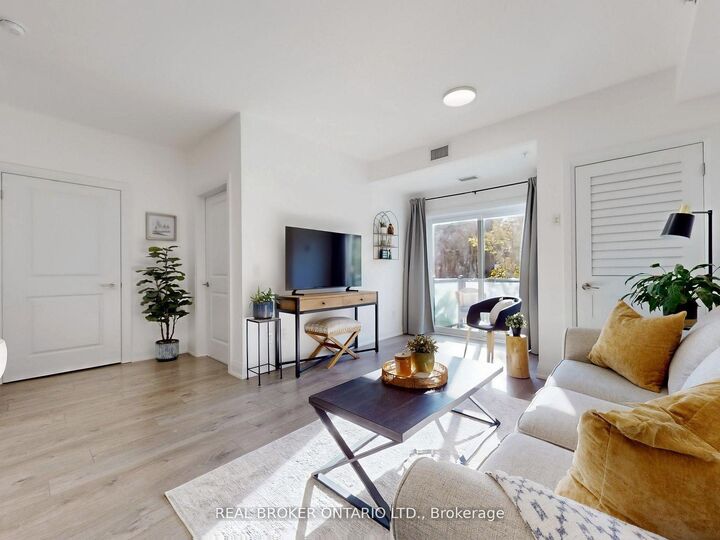 Property Photo: 481 Rupert Avenue 122 ON L4A 1Y7