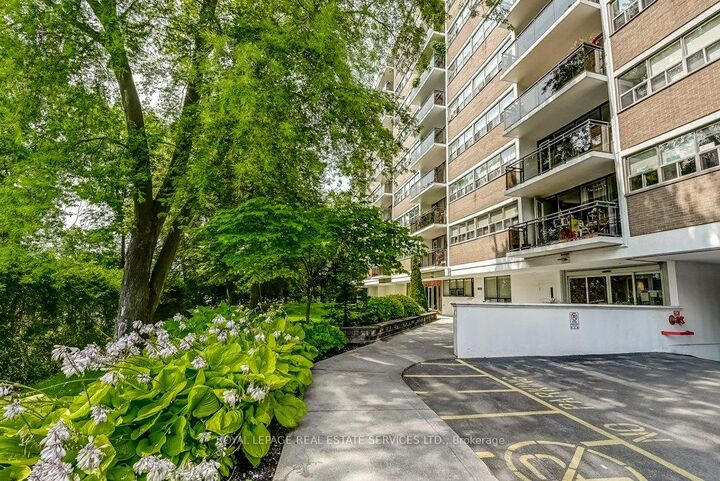 Property Photo: 212 Kerr Street 404 ON L6K 3B1