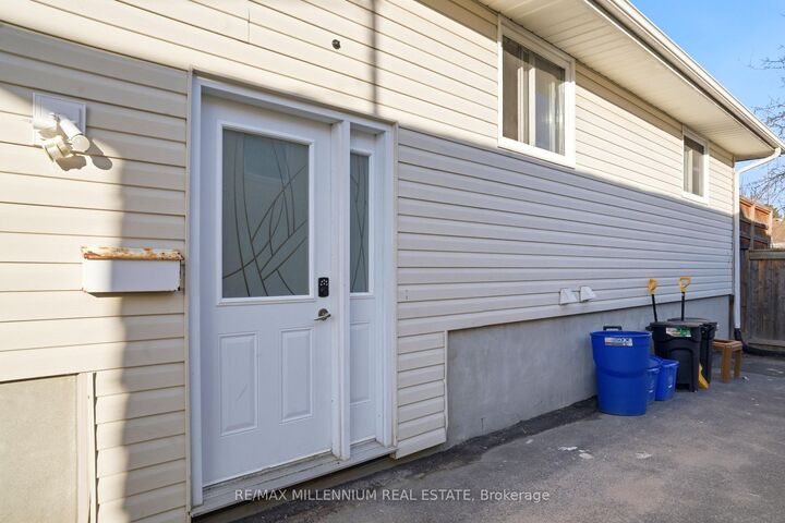 Property Photo: 8 Plumtree Place ON P1A 3Y6