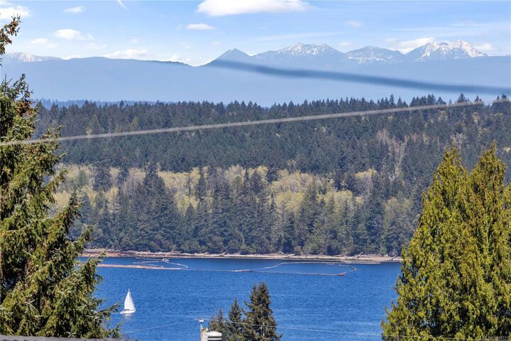 Property Photo: 426 Davis Rd BC V9G 1V3
