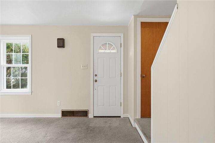 Property Photo:  648 Elm Dr  PA 15147 