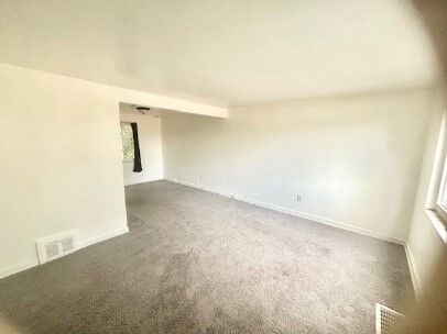 Property Photo:  2022 Lindsay Rd 2020  PA 15221 