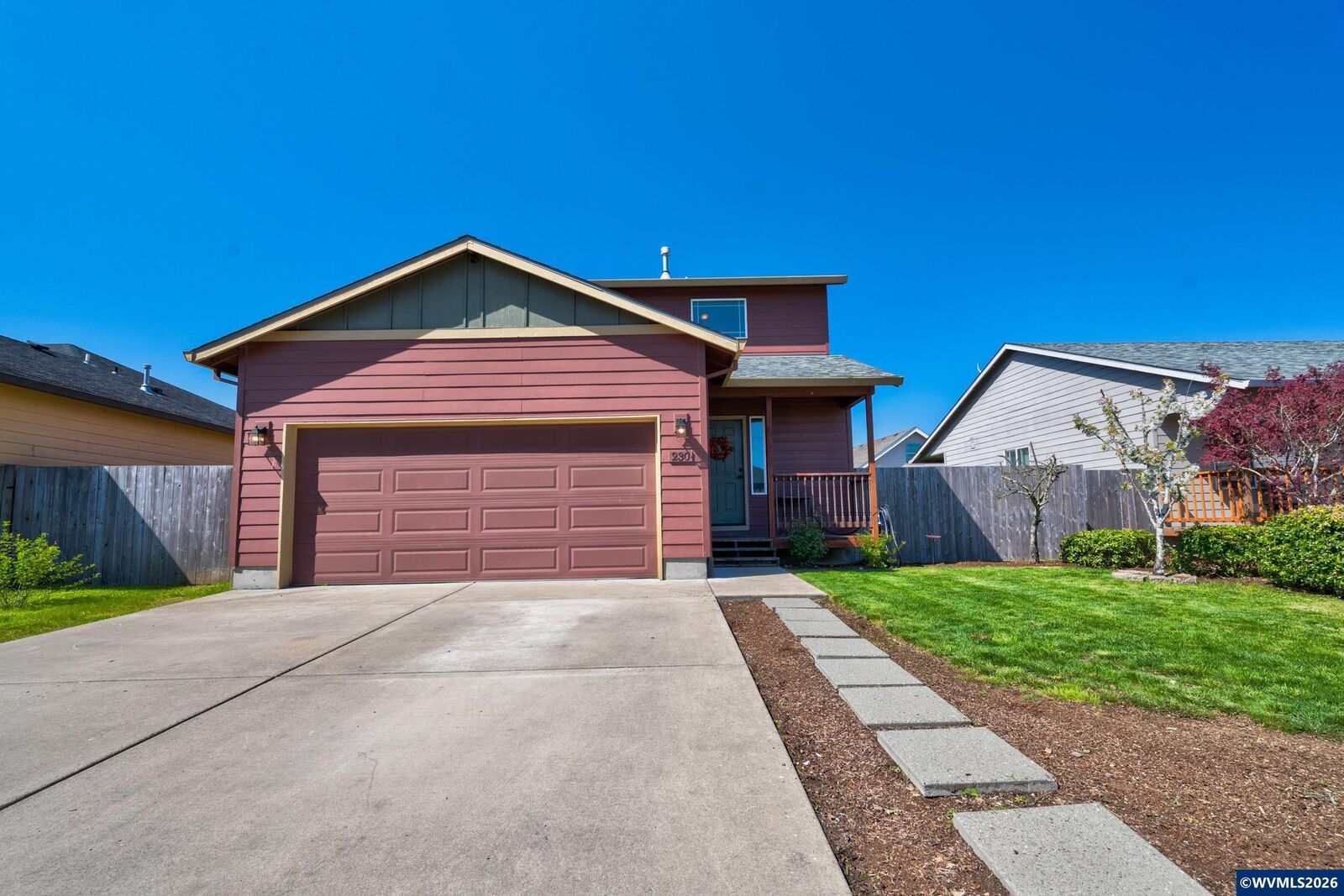 Property Photo:  230 NW Sagan Lp  OR 97378 