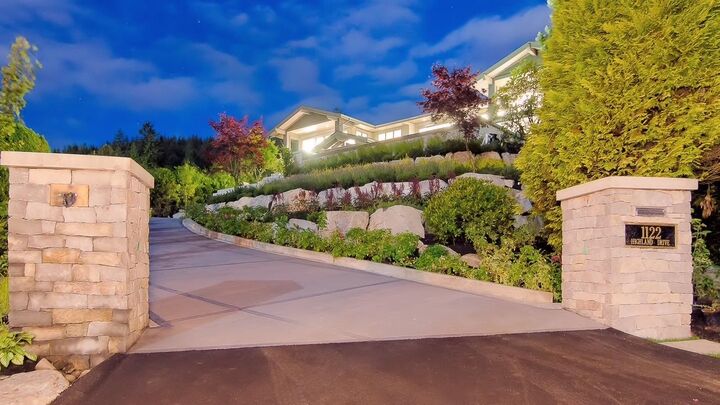 1122 Highland Drive — photo 1