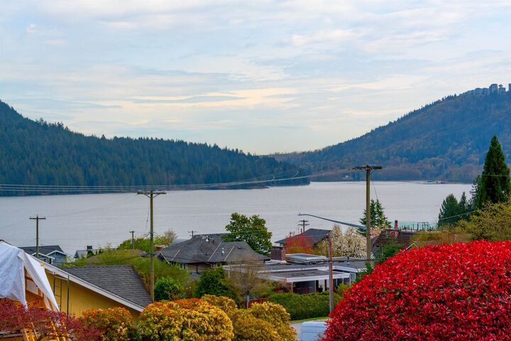 Photo de la propriété: 4300 Dollar Road BC V7G 2T4