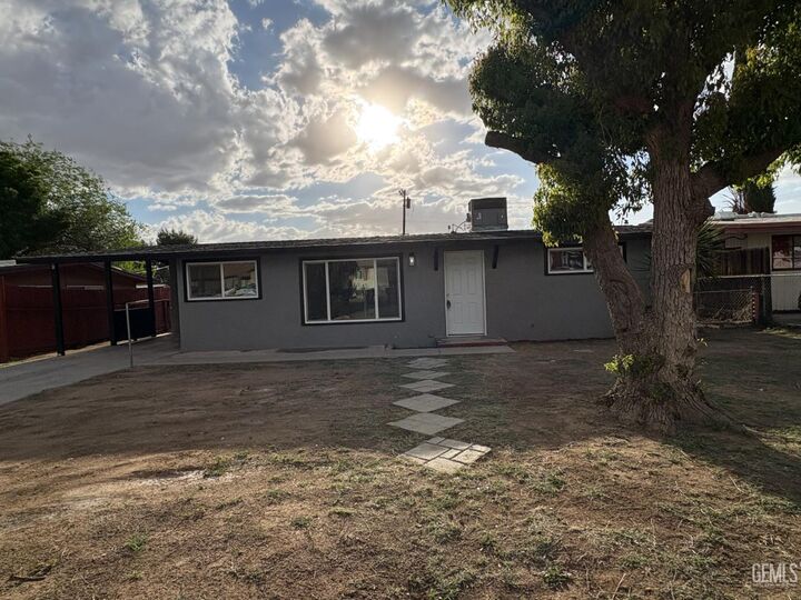 Property Photo:  714 Greenwood Drive  CA 93306 