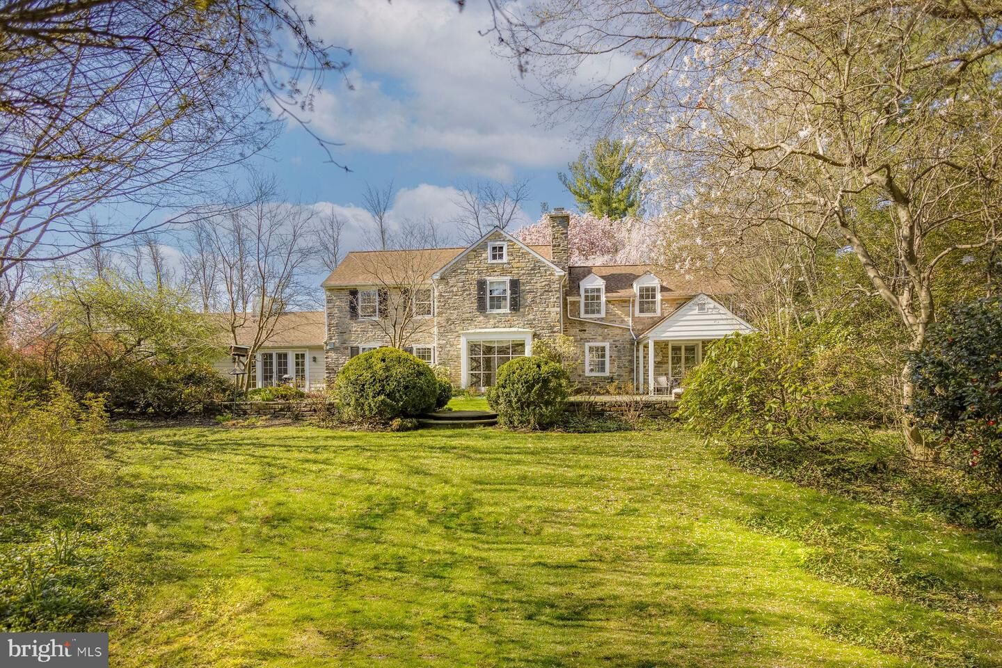 Property Photo: 8221 Ardmore Avenue PA 19038