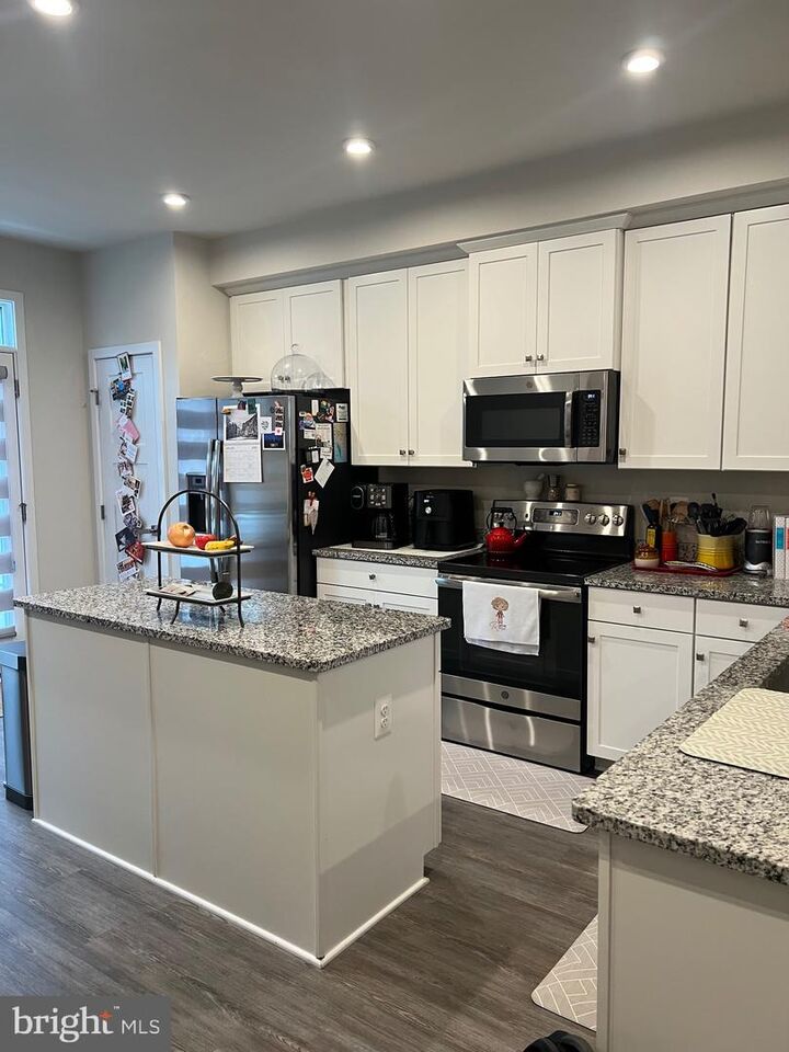 Property Photo:  4915 Crest View Drive  MD 20782 