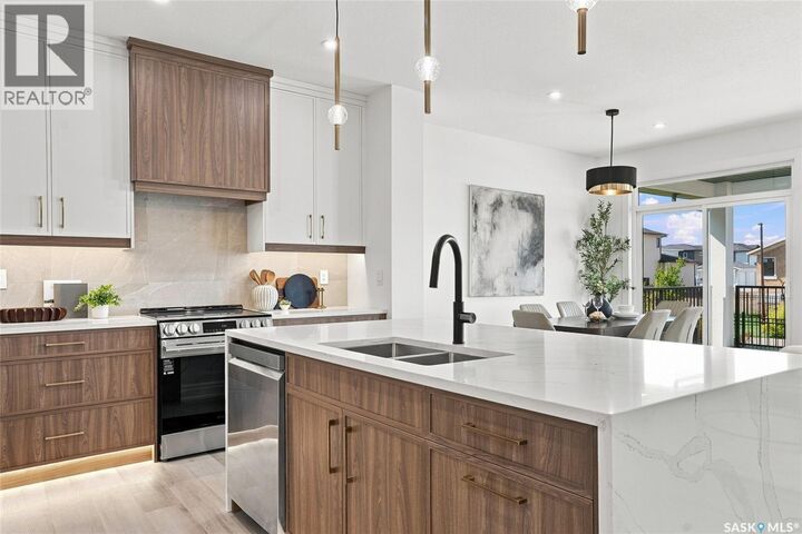 Property Photo: 102 Cockcroft Manor SK S7V 1Y5