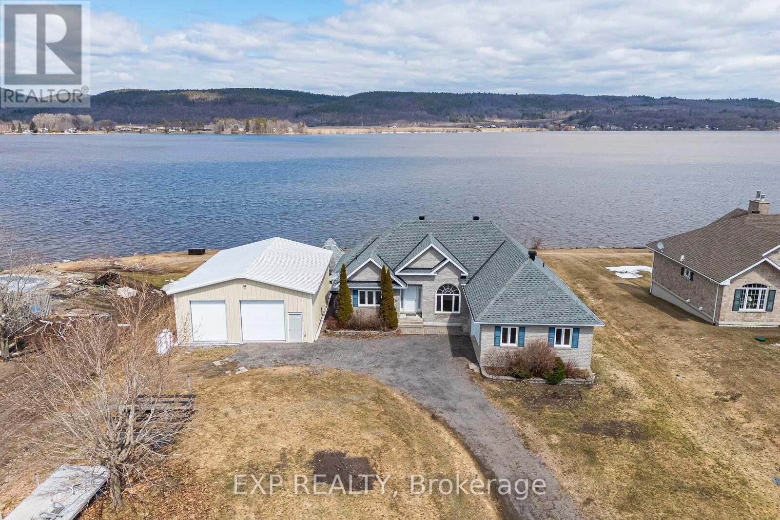 Property Photo:  15 Rue Haute Rive Street  ON K0B 1J0 