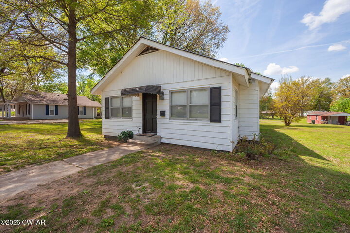 Property Photo:  216 S Poplar Street  TN 38330 
