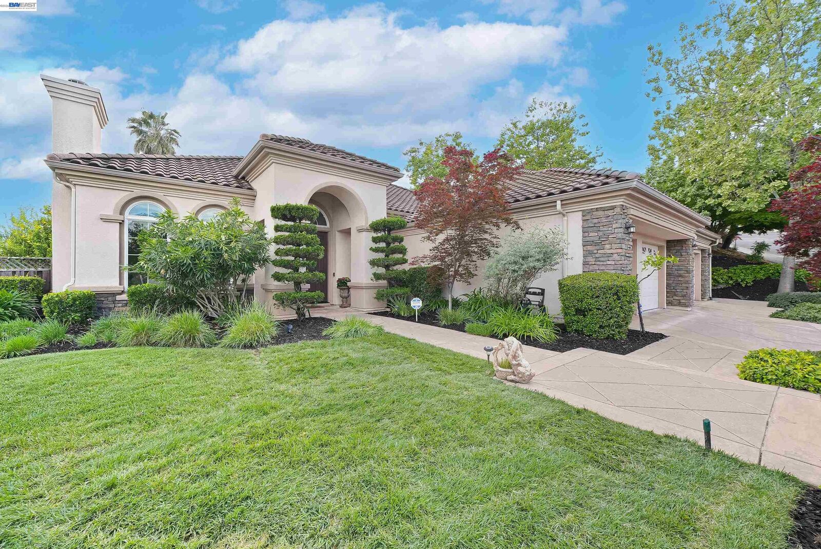 Property Photo:  1 Circle E Ranch Pl  CA 94583 
