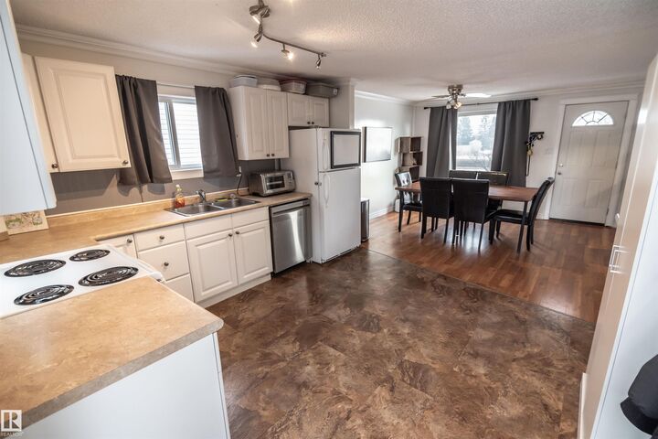 Property Photo:  4527 47 Street  AB T0E 0A0 