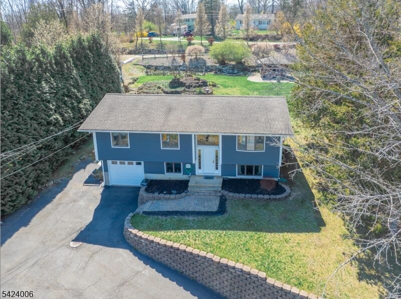 Property Photo:  19 Valley Dr W  NJ 07418 