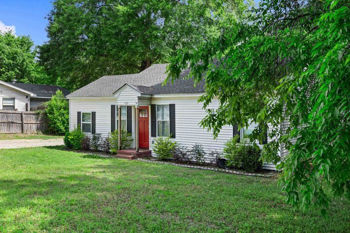 Property Photo:  1021 N Montgomery St  TX 75644 