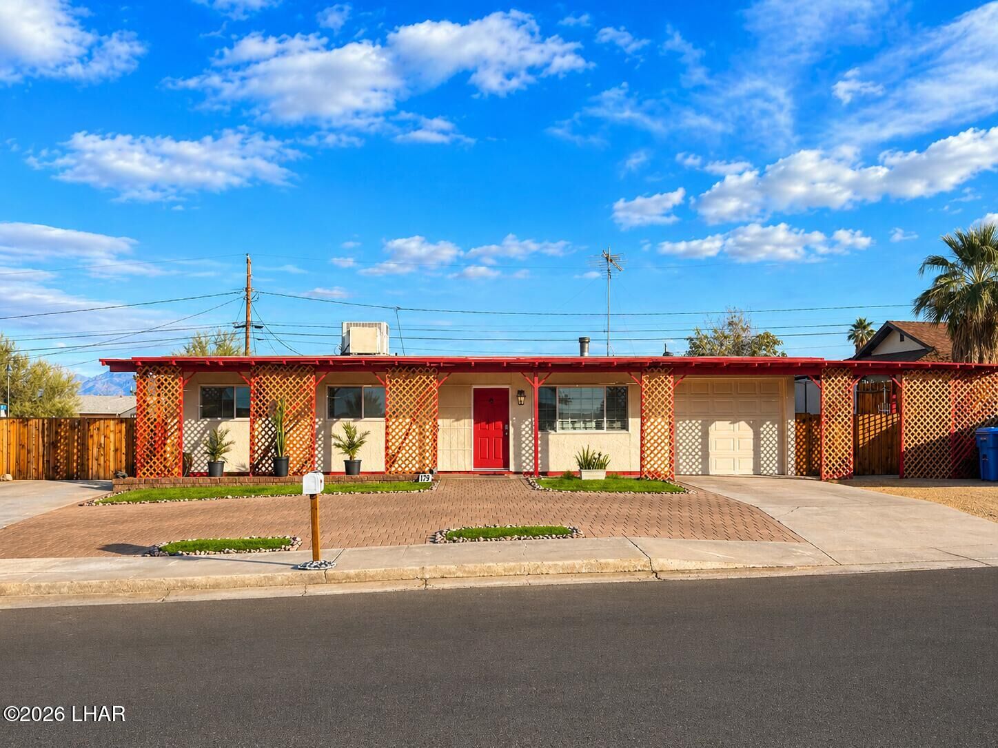 Property Photo: 191 S Smoketree Ave S AZ 86403