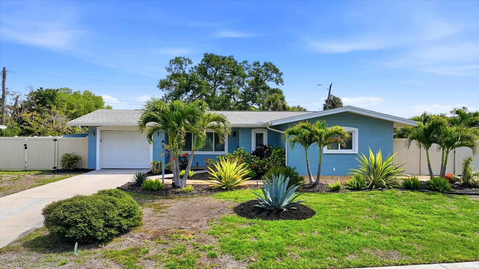 Property Photo: 2486 Breakwater Circle FL 34231