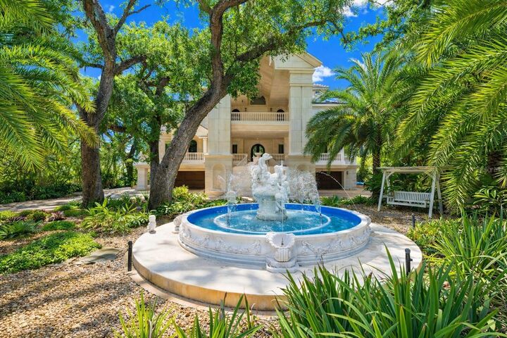 Property Photo:  2000 Park Street N  FL 33710 
