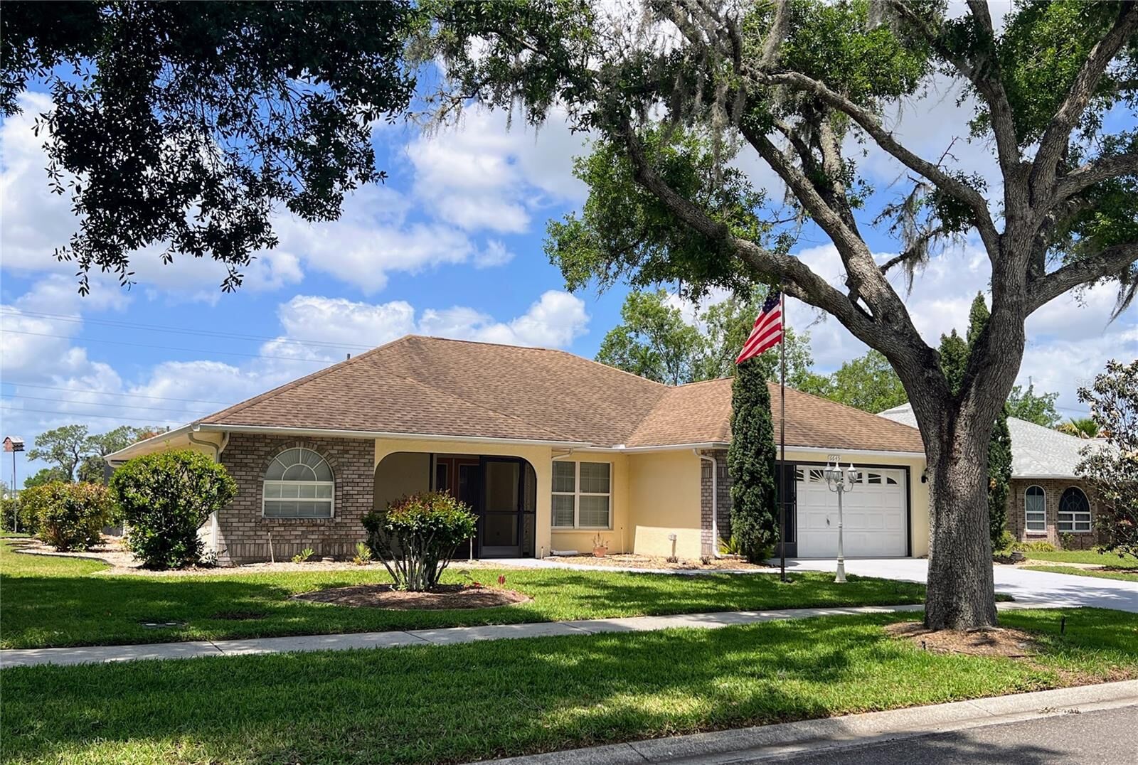 Property Photo:  6645 Northlake Drive  FL 33542 