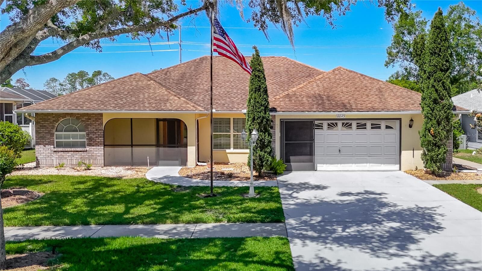 Property Photo: 6645 Northlake Drive FL 33542