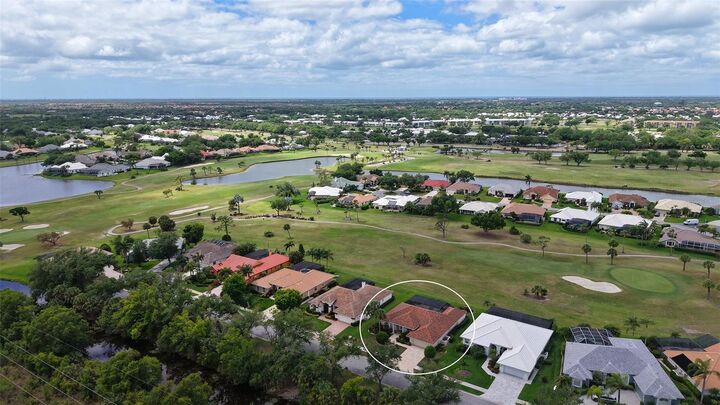 Property Photo: 552 Westmount Lane FL 34293