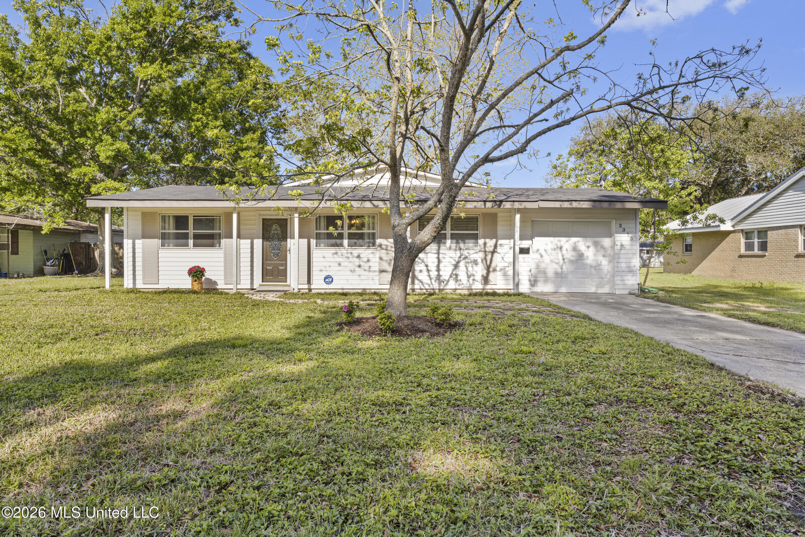 Property Photo:  2315 Meadowbrook Street  MS 39567 