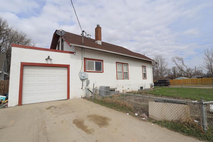 Property Photo:  732 Lincoln Ave NW  ND 58703 