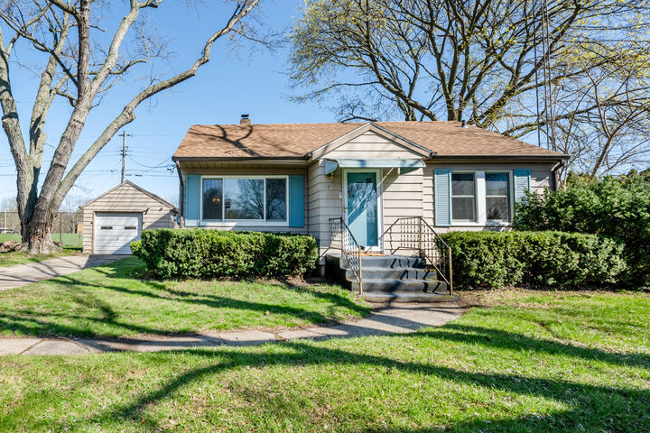 Property Photo:  471 Dale Avenue  MI 49022 