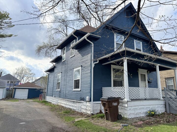 Property Photo:  1028 Woodbridge Street  MI 49203 