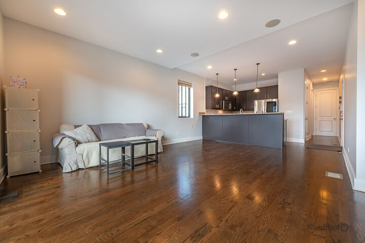 Property Photo:  3839 N Ashland Avenue 2  IL 60613 