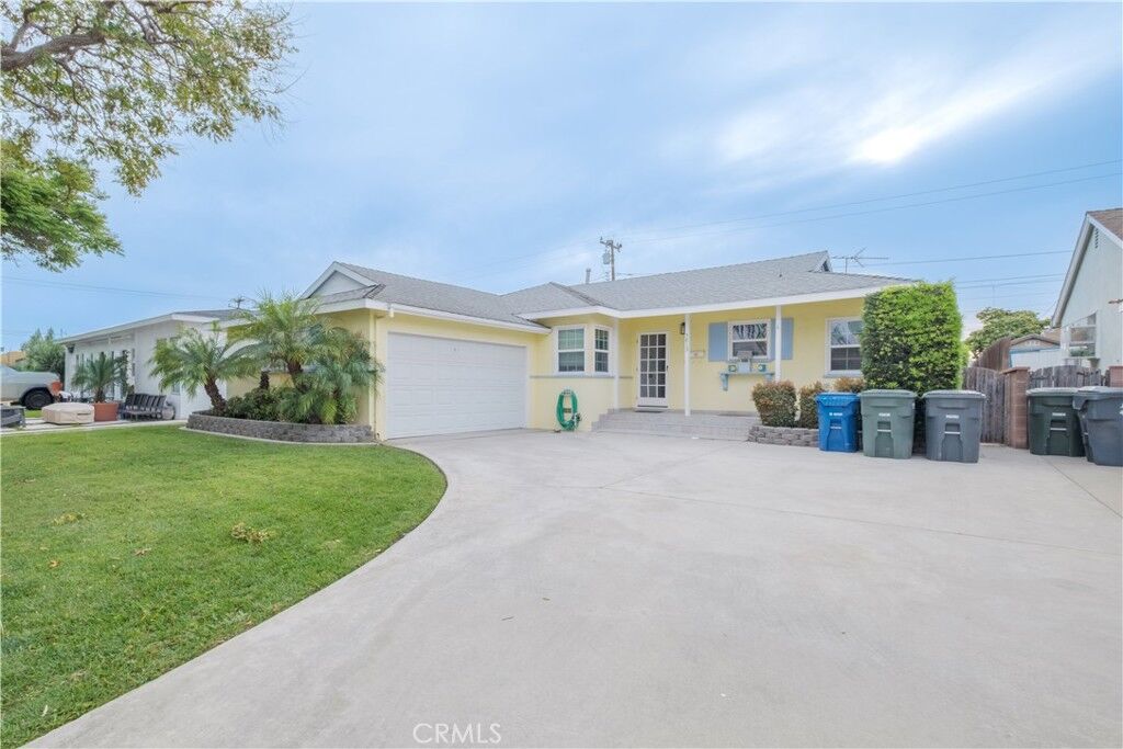 Property Photo: 5813 Fanwood Ave CA 90713