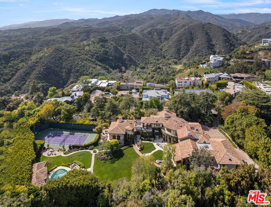 Property Photo:  1550 Amalfi Drive  CA 90272 