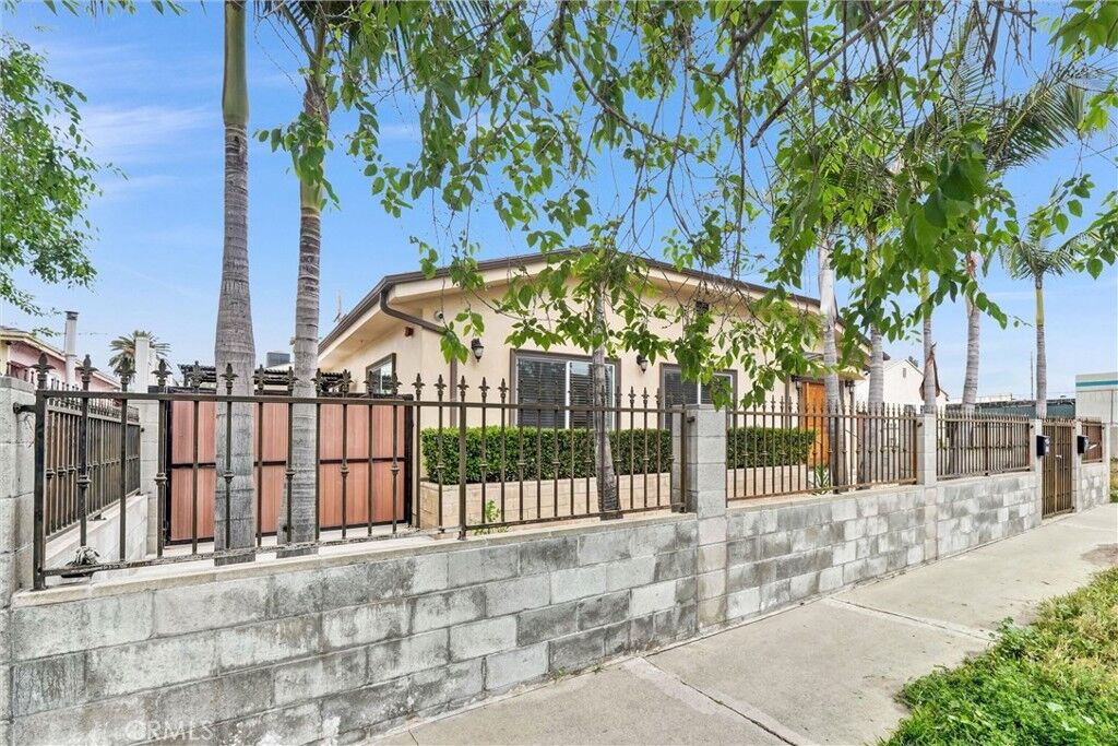 Property Photo: 6711 Clybourn CA 91606