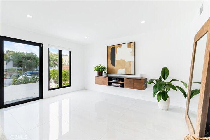 Property Photo:  707 Begonia Avenue  CA 92625 